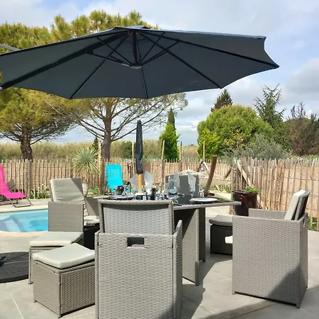 Domaine De L'Outarde Canepetiere Gite A Aigues-Mortes Zimmer foto